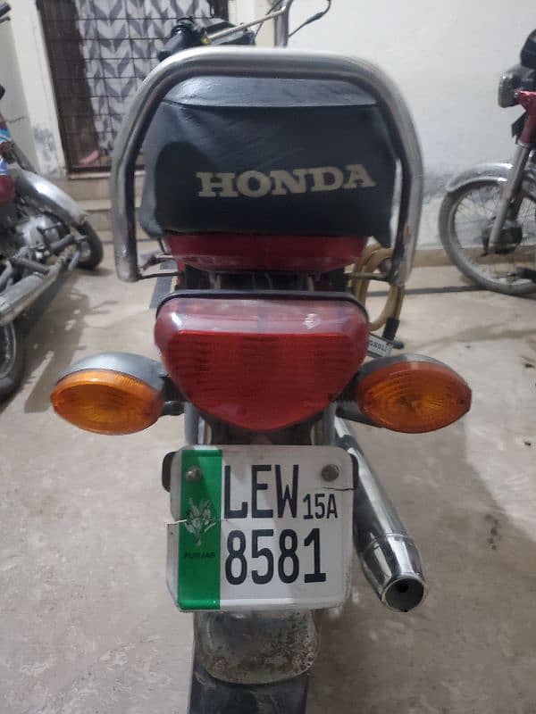 Honda Cd 70 (2015 Model) 4