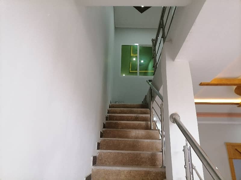 Prime Location House In Warsak Road Sized 3 Marla Is Available 10