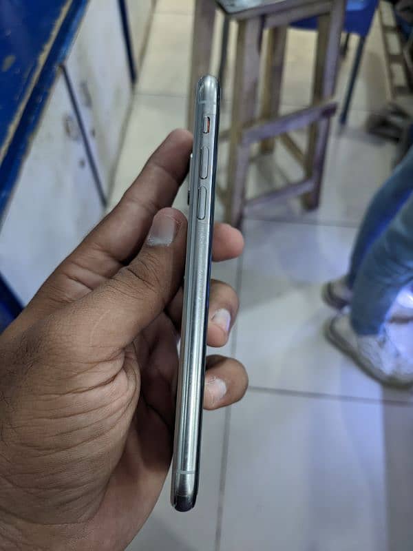 Iphone X 64 GB PTA 3