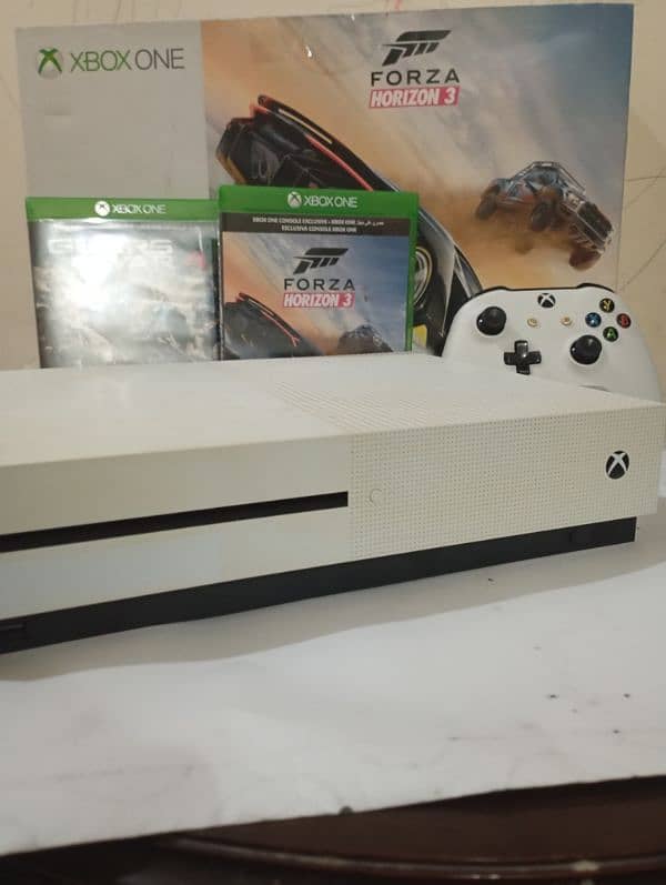 X Box one s 1TB Forza horizon bundle 0