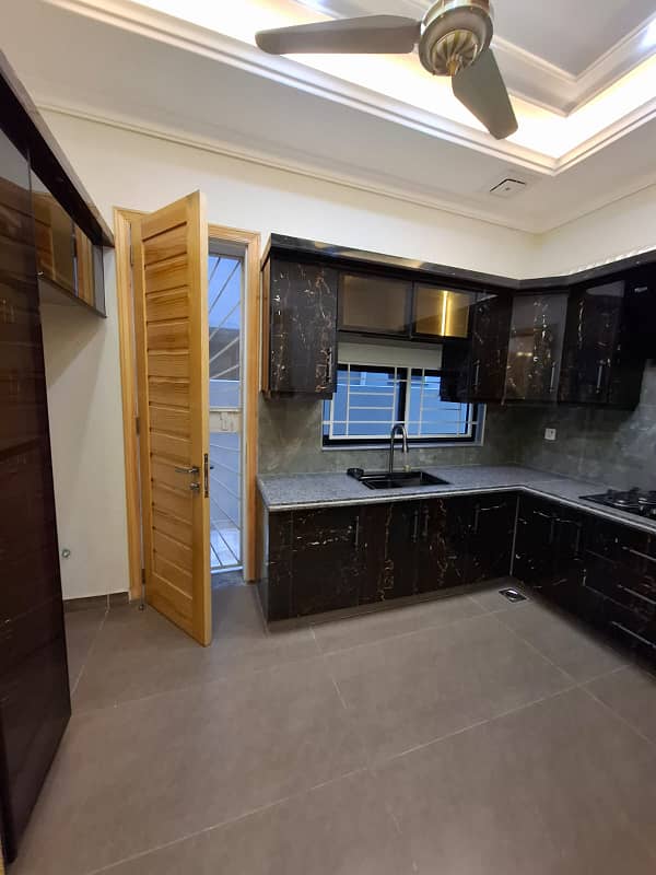 10 Marla House For Sale In Paragon City Lahore 7