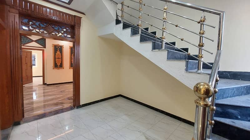 Gorgeous Prime Location 5 Marla House For sale Available In Sufiyan Garden 17