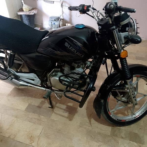 Suzuki GS 150 model 2022 1