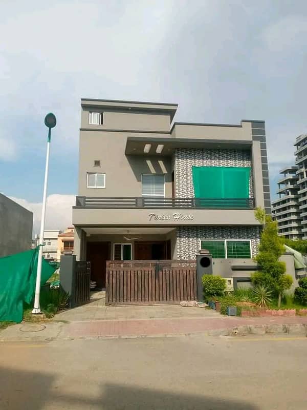 10 marala full house with gas avilable for rent in Bahria Town 0