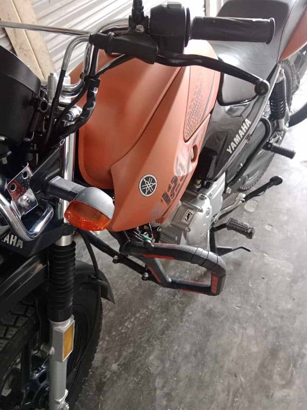 bike ybr 125G bilkul 0 meter hy khud 4 lakh 88 hazsr ka. nakla. tha 0