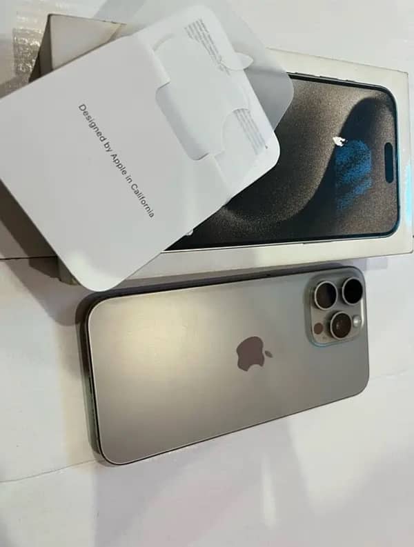 iphone 15 pro max /Factory Unlocked/ BH98%-first use May 2024 3