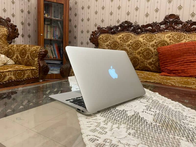 Macbook Air Model 2010 Late 2011 lounch 0