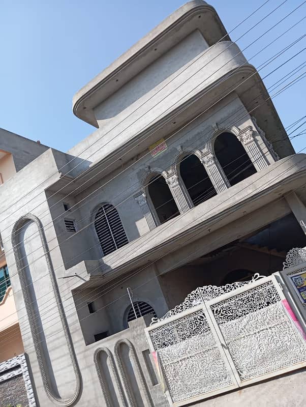 8 MARLA CORNER GREY STRUCTER FOR SALE NEAR UCP ROAD LAHORE. 0