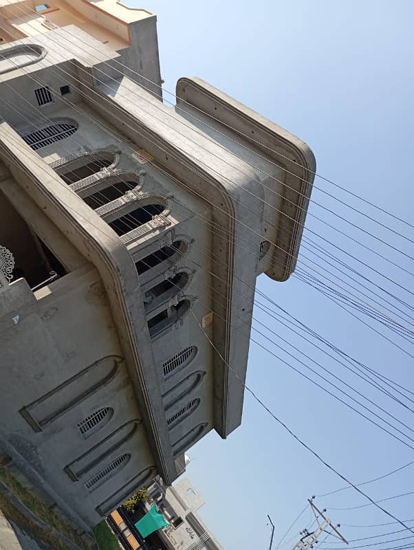 8 MARLA CORNER GREY STRUCTER FOR SALE NEAR UCP ROAD LAHORE. 1