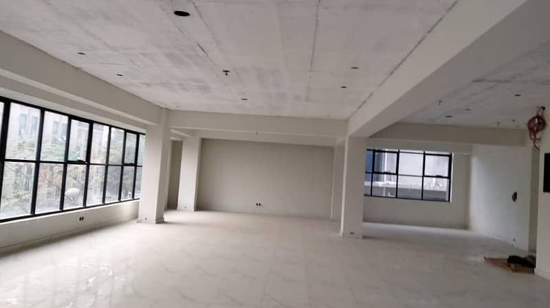 G-7 MARKAZ 3200 SQ. FEET OFFICE WITH LIFT BEST LOCATION REAL PICS ATTACHED 0