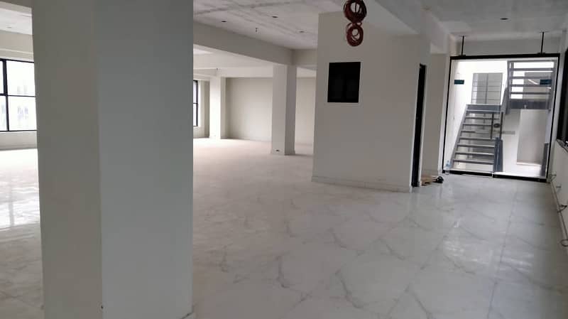 G-7 MARKAZ 3200 SQ. FEET OFFICE WITH LIFT BEST LOCATION REAL PICS ATTACHED 2