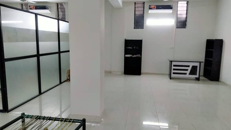 G-7 MARKAZ 3200 SQ. FEET OFFICE WITH LIFT BEST LOCATION REAL PICS ATTACHED 9