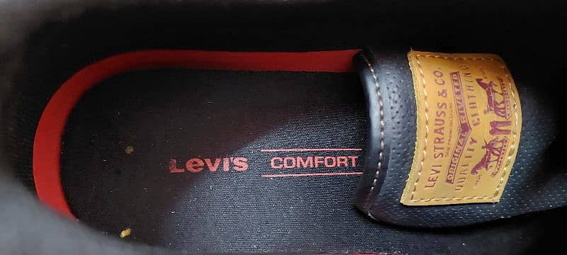 levis US 8.5 new 1