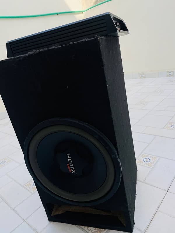 Amplifier and woofer 2