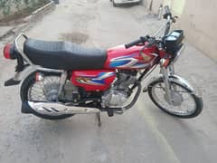 honda 125 all Punjab num laga hoa h vip condition ma h