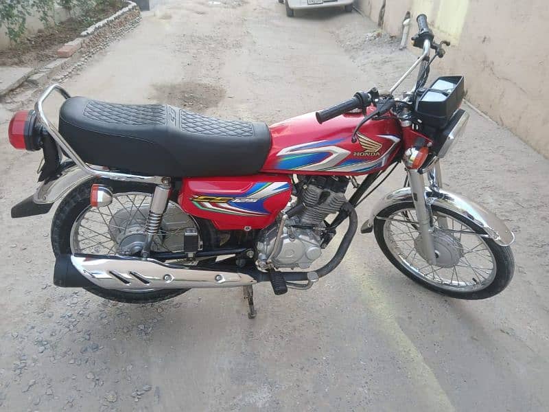 honda 125 all Punjab num laga hoa h vip condition ma h 0