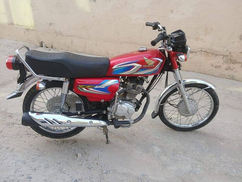 honda 125 all Punjab num laga hoa h vip condition ma h 4