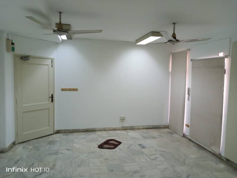 Office Available On Rent At Shahrah-E-Faisal. 2