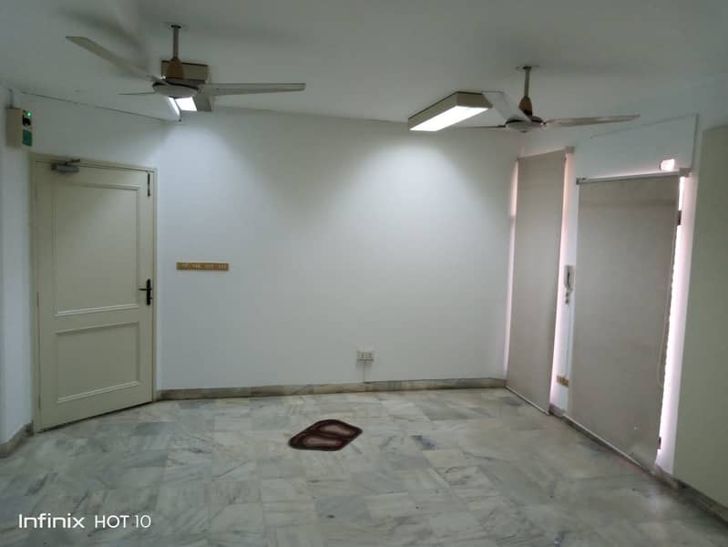 Office Available On Rent At Shahrah-E-Faisal. 5