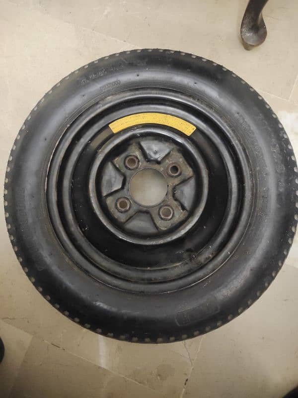 hatchback car Stepney, spare wheel 0