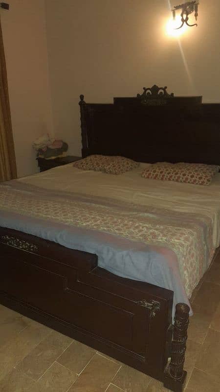 Chinioti King Sized Bed with Dresser and 2 side tables 0