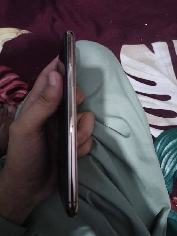 iphone 11 pro max 256gb non PTA factory unlock 2