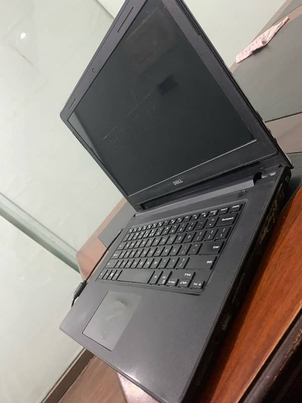 DELL Laptop 8 / 512 GB core i7 7th Generation 3