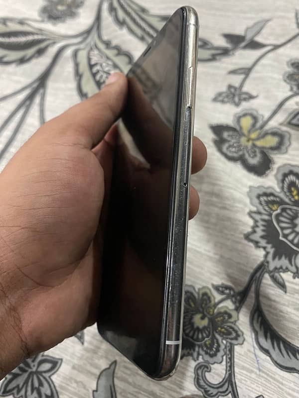 IPhone X 64GB PTA Approved 4