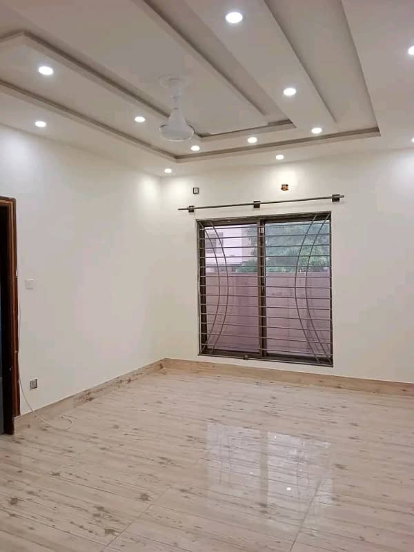 7 marala full house with gas avilable for rent 5