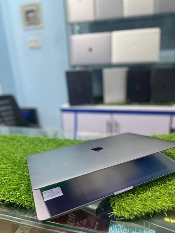 Apple MacBook Pro 2019 15inch i7 1