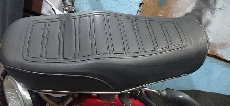 Honda 125 seat 6