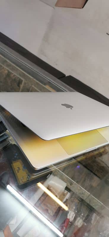 macbook pro i7/16/512/15"/touch Barr 4k 0