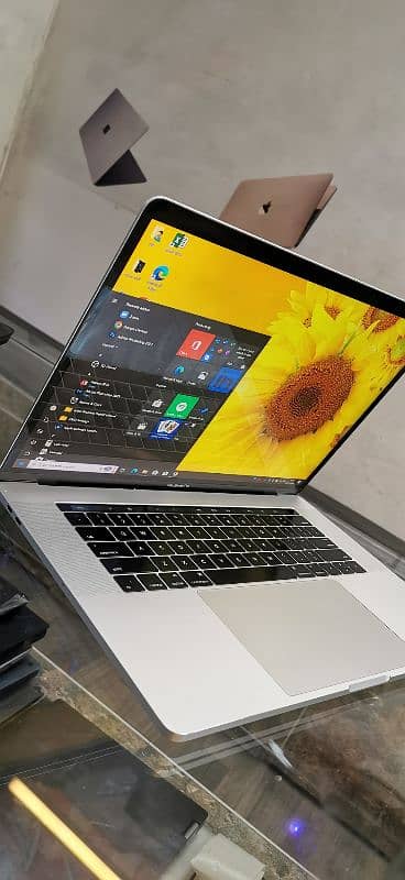 macbook pro i7/16/512/15"/touch Barr 4k 1