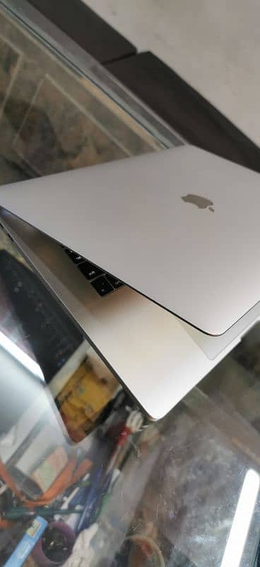 macbook pro i7/16/512/15"/touch Barr 4k 2