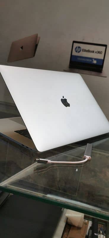 macbook pro i7/16/512/15"/touch Barr 4k 4