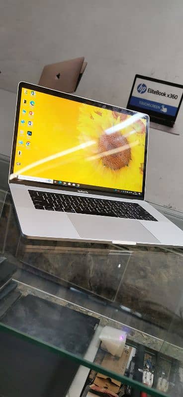 macbook pro i7/16/512/15"/touch Barr 4k 8