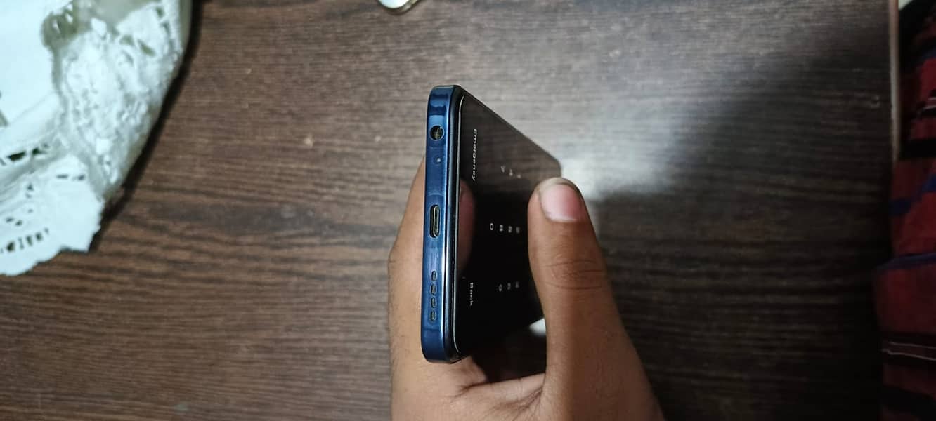 Infinix HOT 40i 7