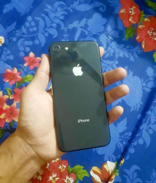 iPhone 8 Factory Unlock in mint condition Exchange Possible 1