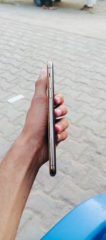 iPhone 11 Pro Max (Location Harappa Station ) 2