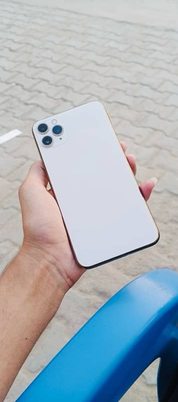 iPhone 11 Pro Max (Location Harappa Station ) 3