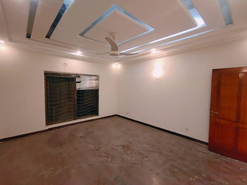 1 Kanal Upper Portion For RENT In DHA Lahore Phase 4 Near School 9