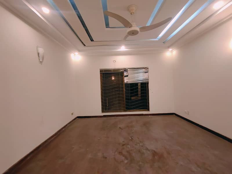 1 Kanal Upper Portion For RENT In DHA Lahore Phase 4 Near School 10