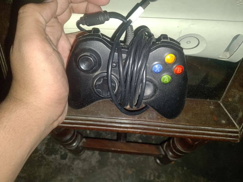 X Box 360| 60 games with 2 controllers with 2 meter long wire each 2