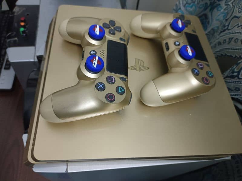 PS4 Slim Gold Edition 0