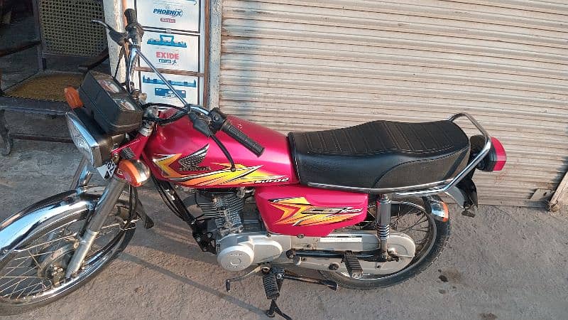 honda  بالکل ٹھیک ہے انجن کا کام بھی نہیں ہے 2