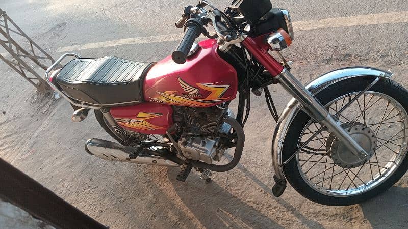 honda  بالکل ٹھیک ہے انجن کا کام بھی نہیں ہے 8