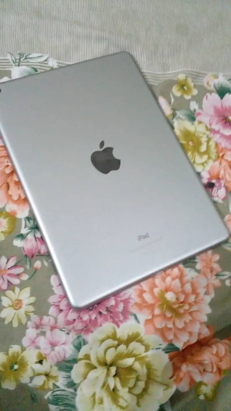 iPad 6th generation 32gb 0