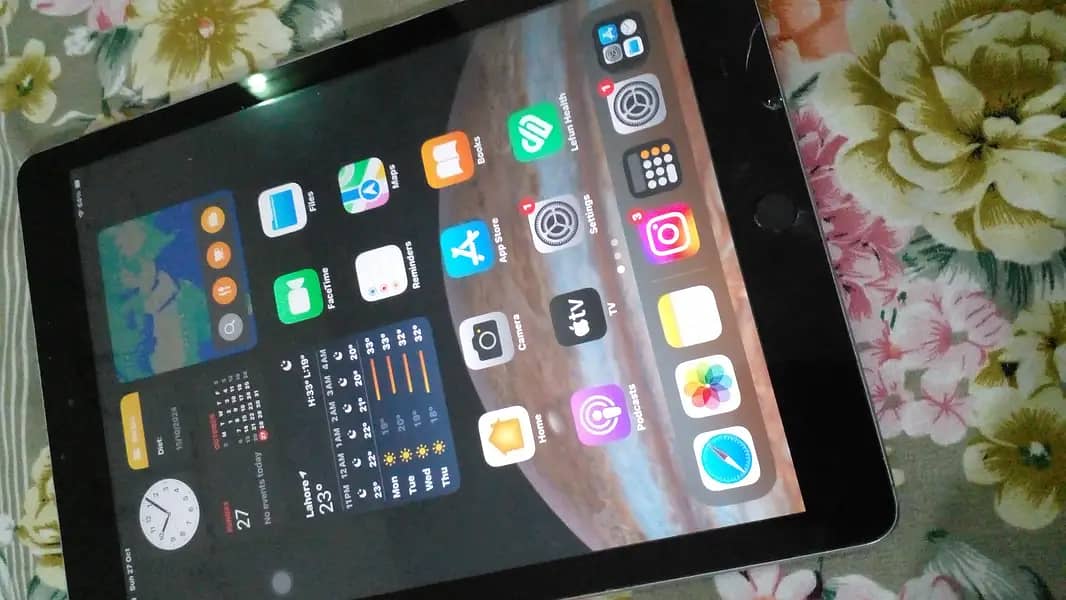 iPad 6th generation 32gb 7