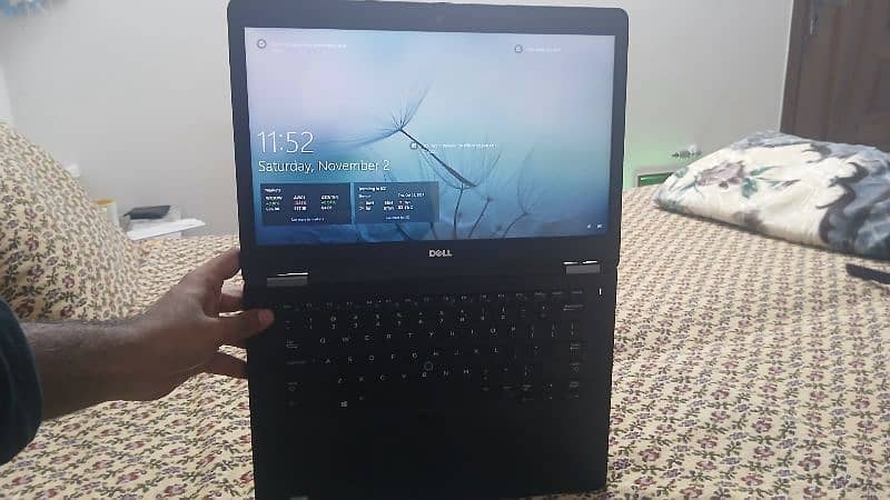 Dell Latitude 7470 Laptop 1