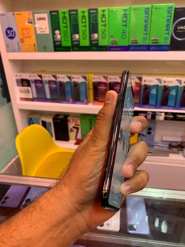 iphone 11 pro max Dual sim PTA 4